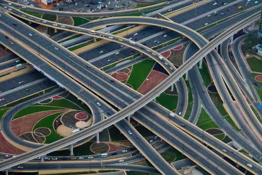 conduire sur une aire d'autoroute